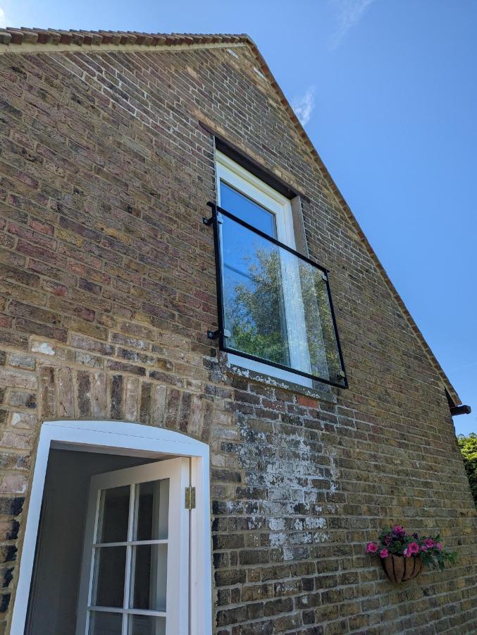 Myrtle Stables - Converted, Self-Contained, Countryside Hernhill Luaran gambar